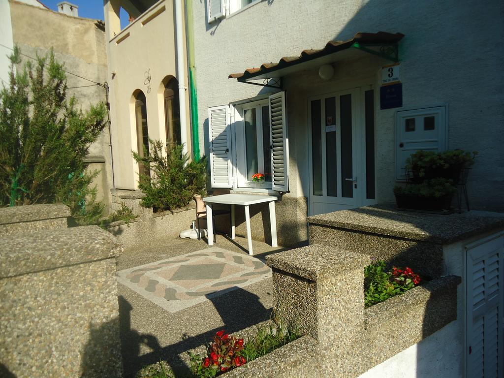 Apartment Filip Vrbnik Esterno foto