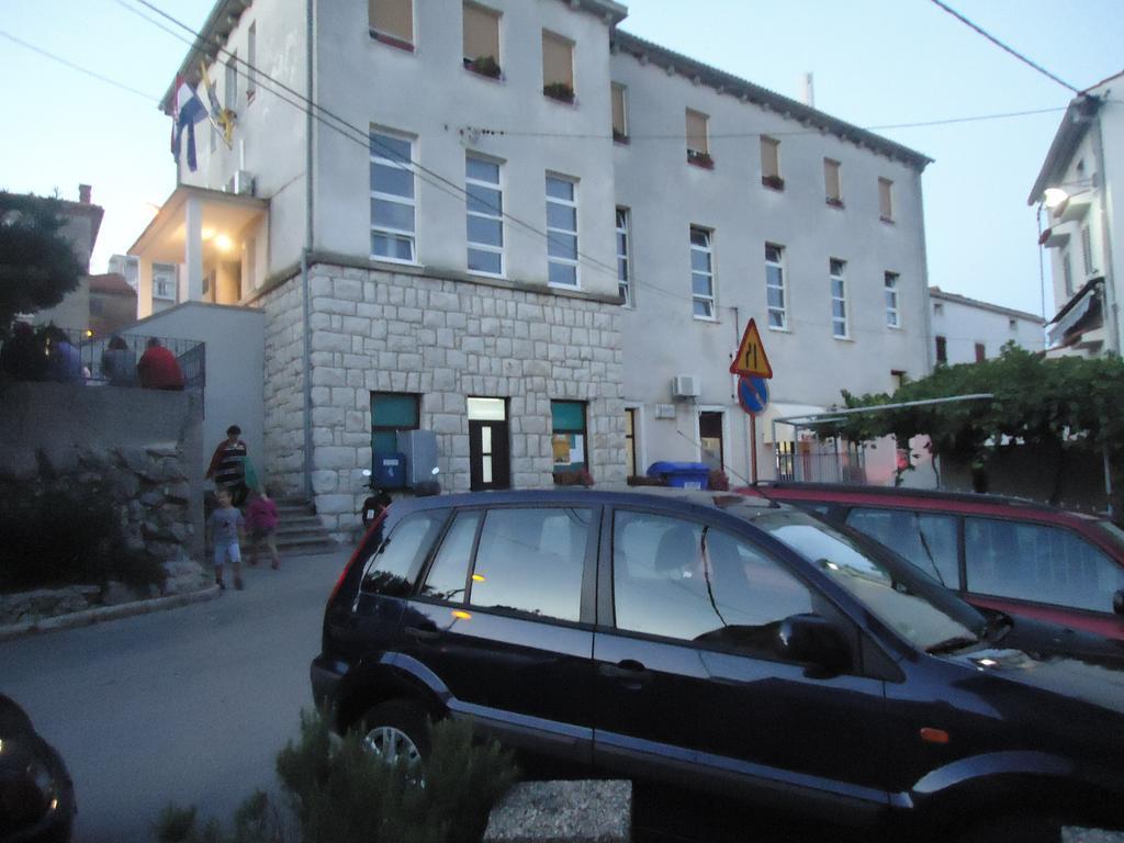 Apartment Filip Vrbnik Esterno foto