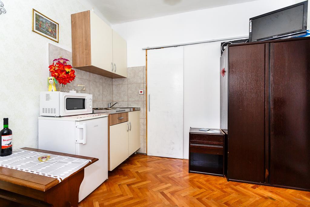 Apartment Filip Vrbnik Esterno foto